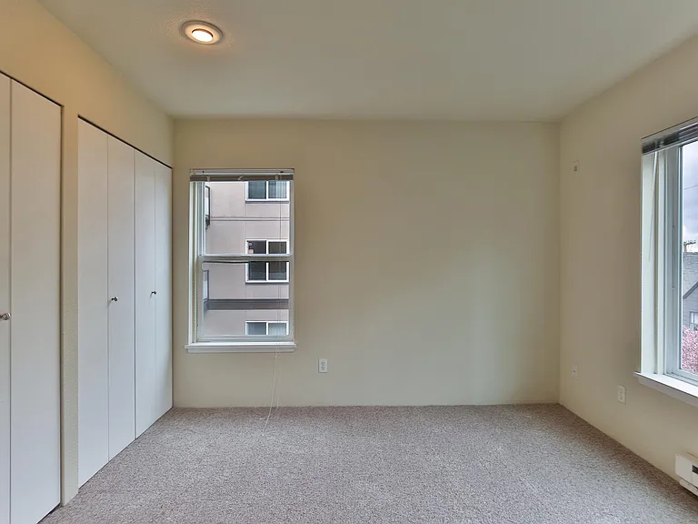 Charbonneau Apartments — Photo 21
