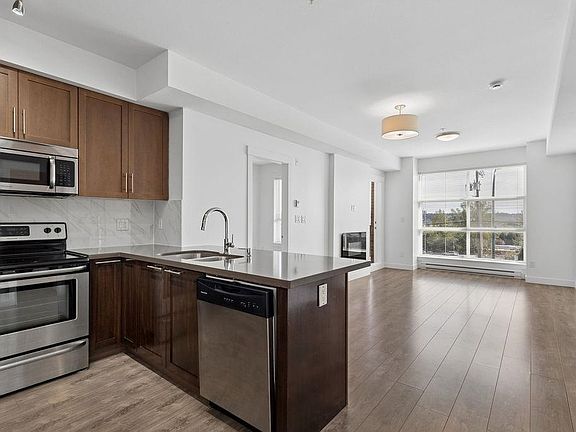 3rd image of 827 Roderick Ave #205