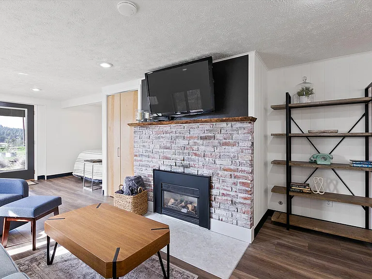 1208 S Elm St #A — Photo 3
