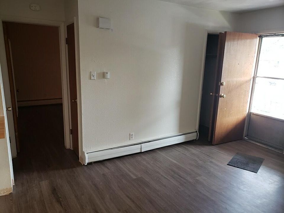 2nd image of 710 Emery St #206