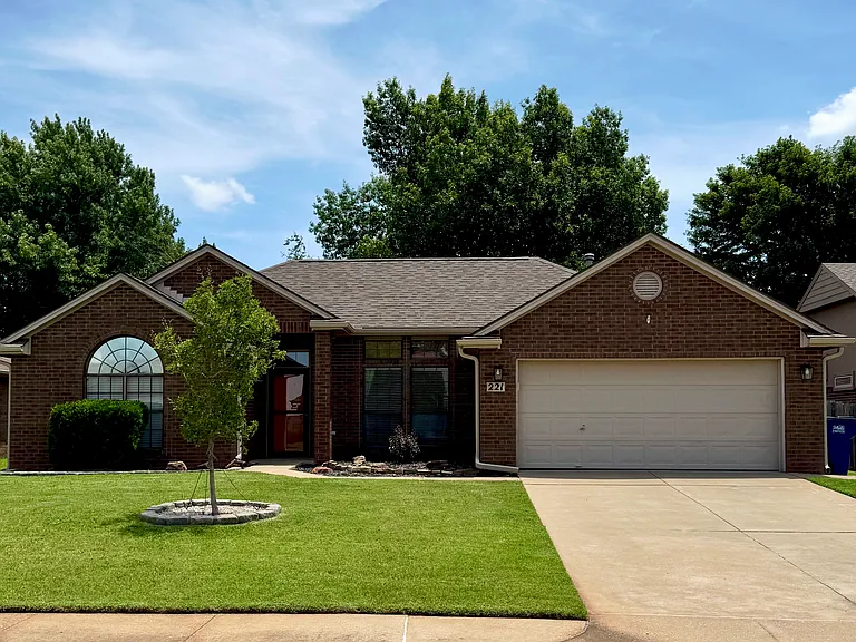 221 S Abbey Ln — Photo 1