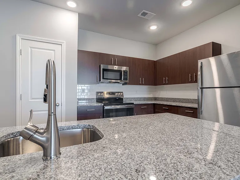 Glengrove Apartments — Photo 16