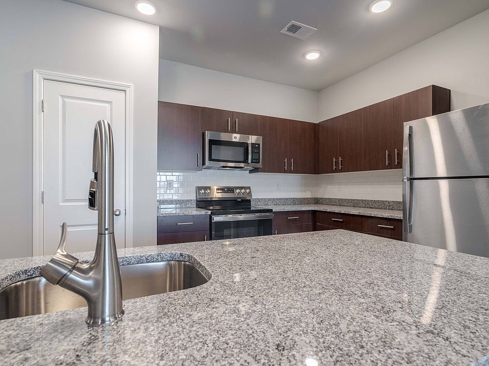 1st image of 12306 Glengrove Cir #401-102