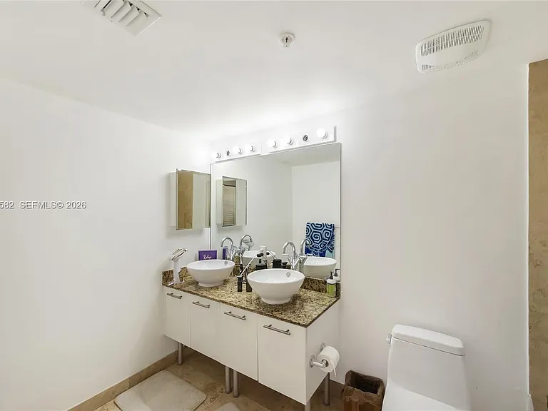 41 SE 5th St #1303 — Photo 13