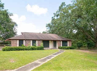 1909 Arcadian Cir, Gautier, MS 39553