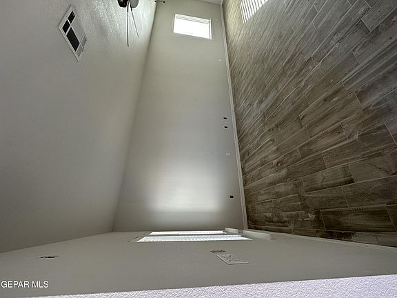 4th image of 904 Bainford St