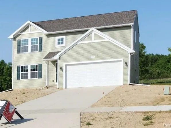 Moonlight Creek Ln, Fowlerville, MI 48836