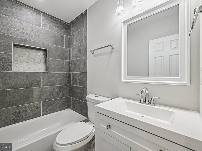 750 Reservoir St #B — Photo 15