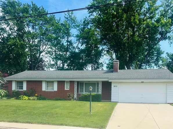 303 Oakwood Cir, Washington, IL 61571