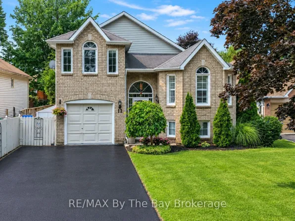 12 Goldsmith Pl, Wasaga Beach, ON L9Z 1E5