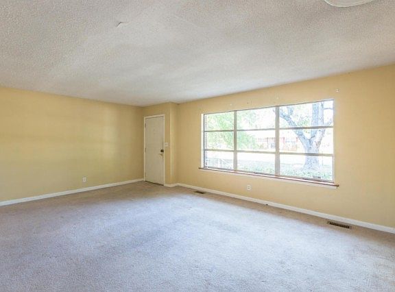 3rd image of 1203 Sanford Ave