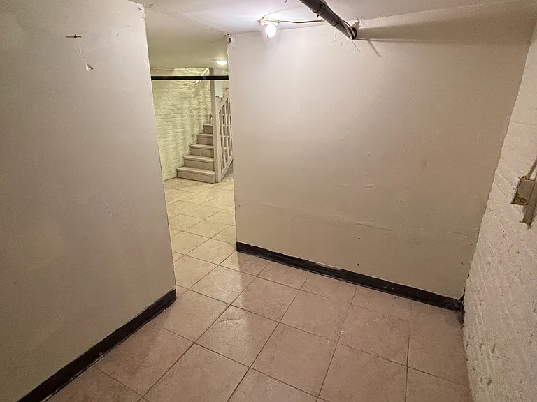 214 S 11th St #BASEMENT — Photo 6