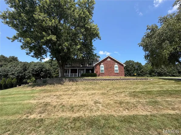 701 Loretta Dr, O'Fallon, MO 63366