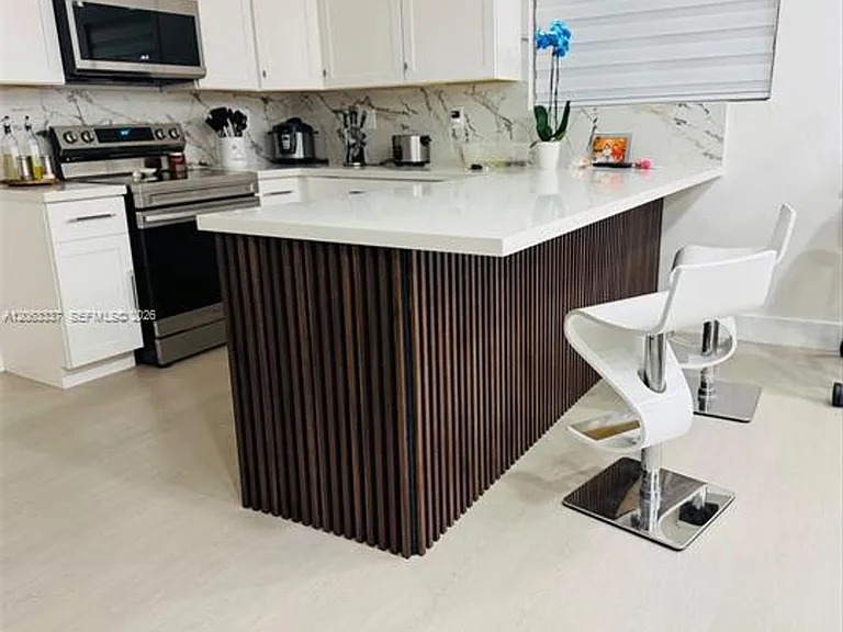 75 SW 18th Ave #75 — Photo 7