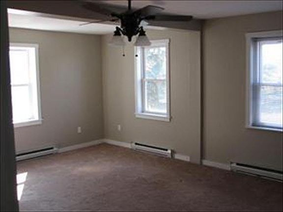 3rd image of 33 Elm Ave