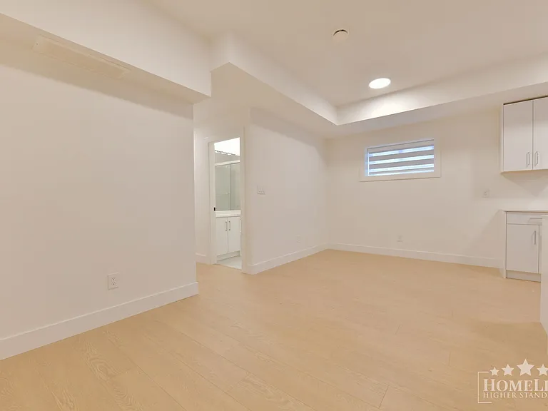 16678 16th Ave #BASEMENT — Photo 6