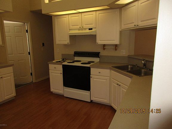 5th image of 2478 The Woods Dr E