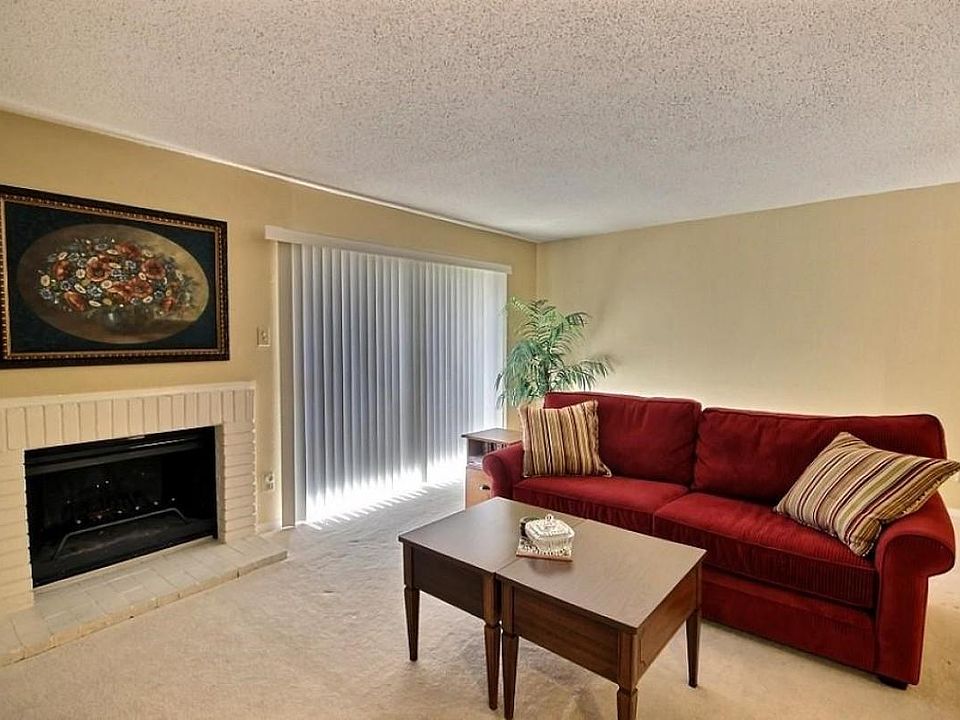 1st image of 4784 Eagle Crest Dr #1