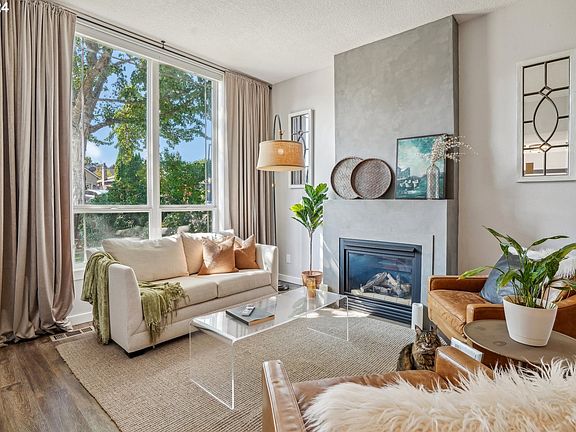 5th image of 2363 NE Estate Dr