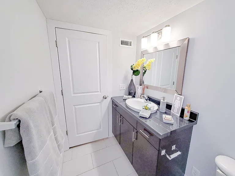 628 Park Ave — Photo 43