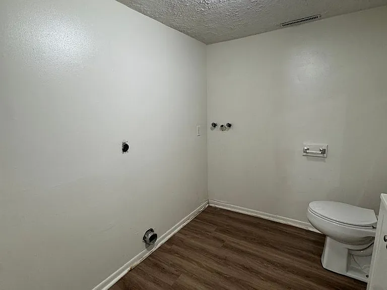 4874 Robin Dr — Photo 12