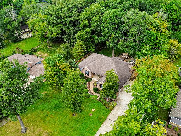 3rd image of 20201 S Woodland Cir