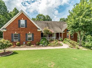1433 Shiloh Oak Dr, Loganville, GA 30052