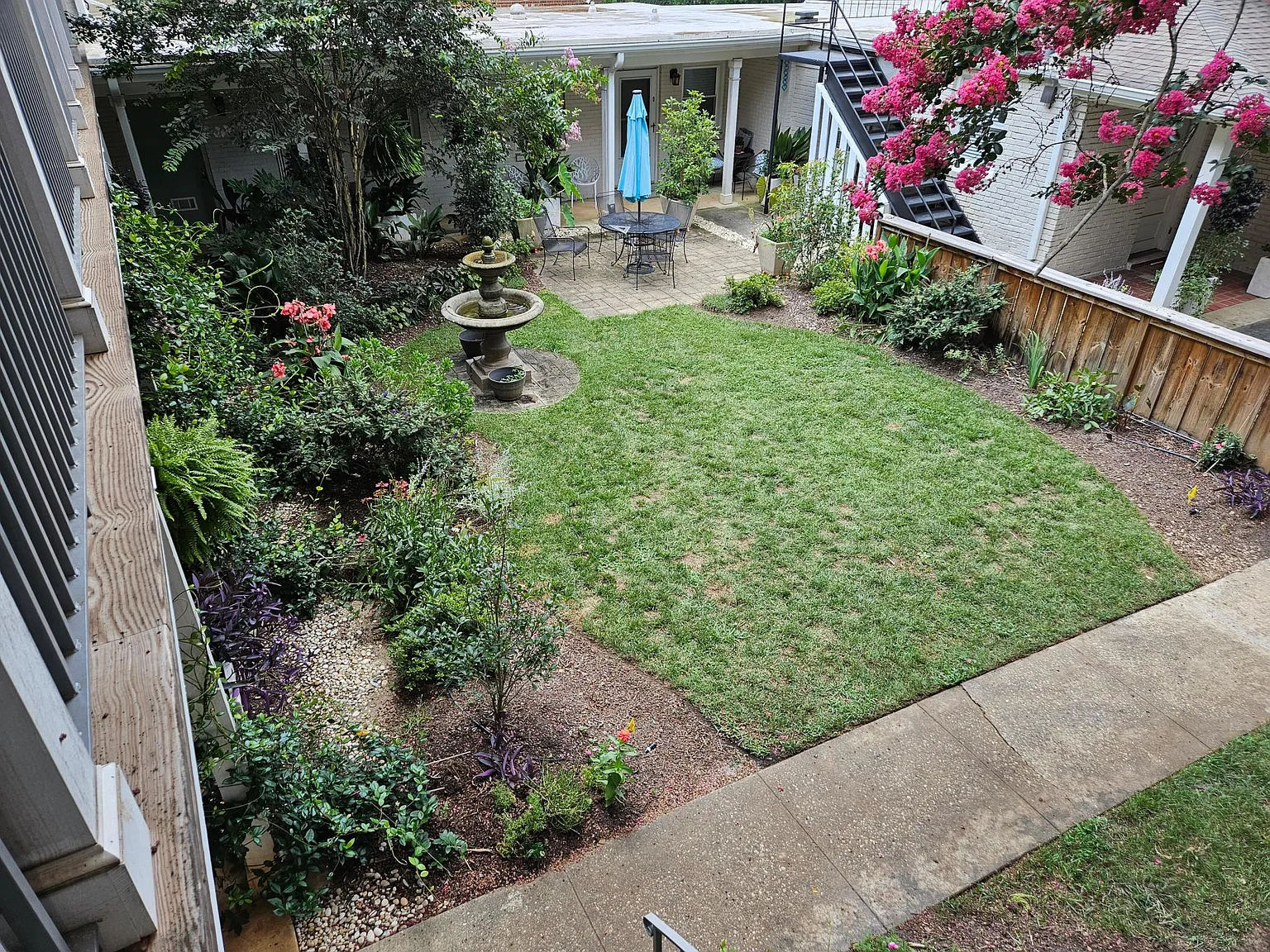 2 bed, 810 sqft, $1,695 — Photo 2