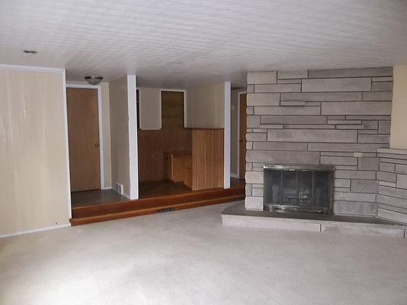 5th image of 3330 Whitcomb Ave