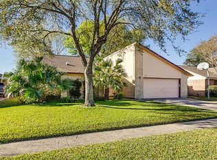 301 Bradshire Ct, Deer Park, TX 77536