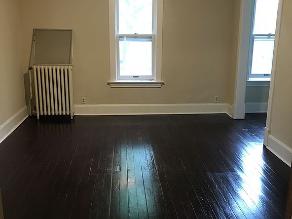 2nd image of 891 Rose Ave E