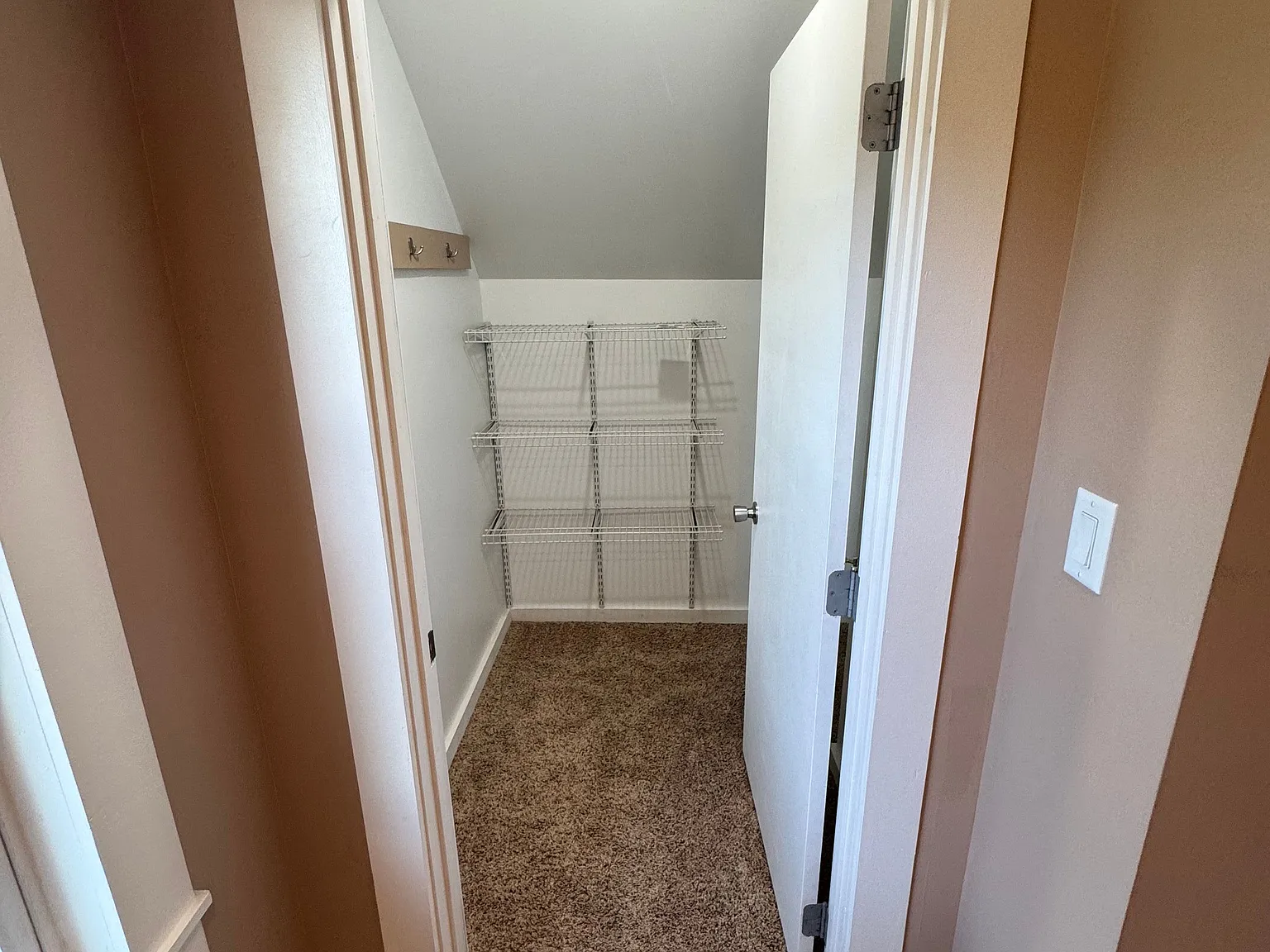 2 bed, 1.0 bath, 717 sqft, $2,000 — Photo 3