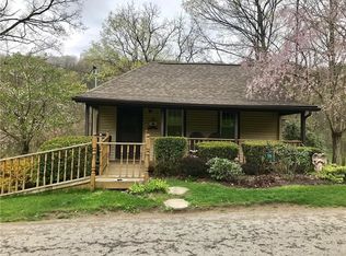 599 Squaw Run Rd, Ellwood City, PA 16117