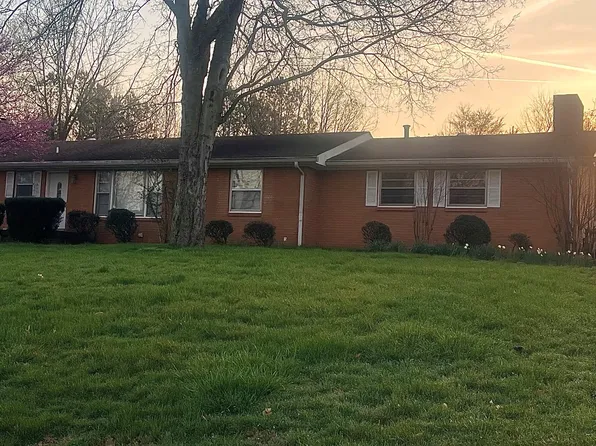 1311 Oak Hill Dr, Clarksville, TN 37040