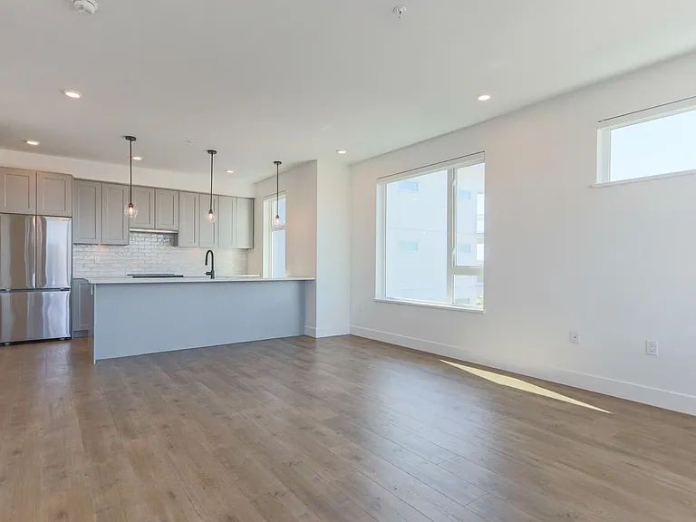 17783 56a Ave #411 — Photo 10