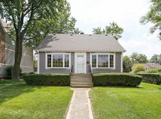 121 W Quincy St, Westmont, IL