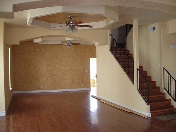 5th image of 604 Stewart Ct