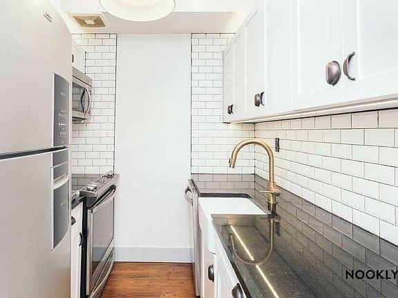 4th image of 19 Brooklyn Ave #4C