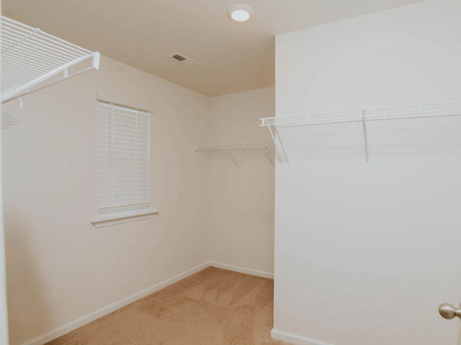 5 bed, 2368 sqft, $2,250 — Photo 4