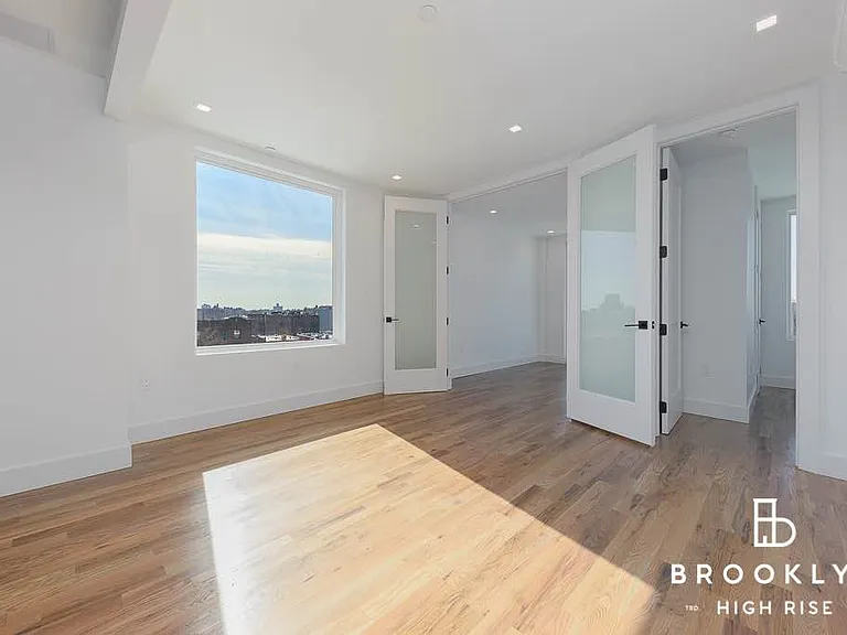 1010 Rogers Ave #4C — Photo 2