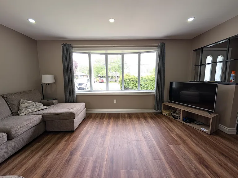 697 Collins Bay Rd #HOUSE — Photo 6