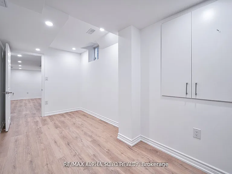 1229 McCron Cres — Photo 11
