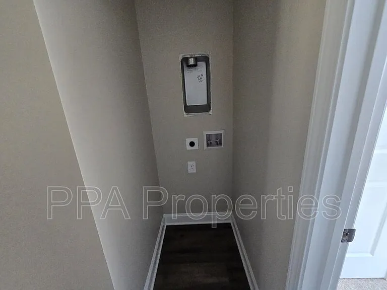 402 Giles St #B — Photo 43