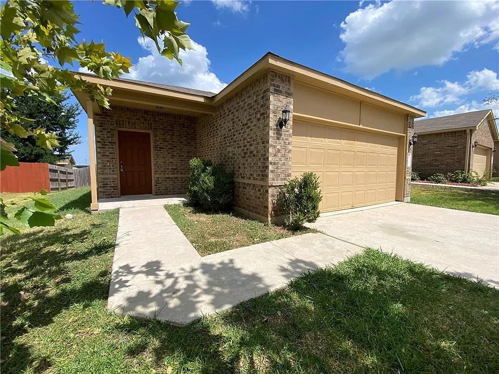 3 bed, 2.0 bath, 1516 sqft, $1,950 — Photo 2