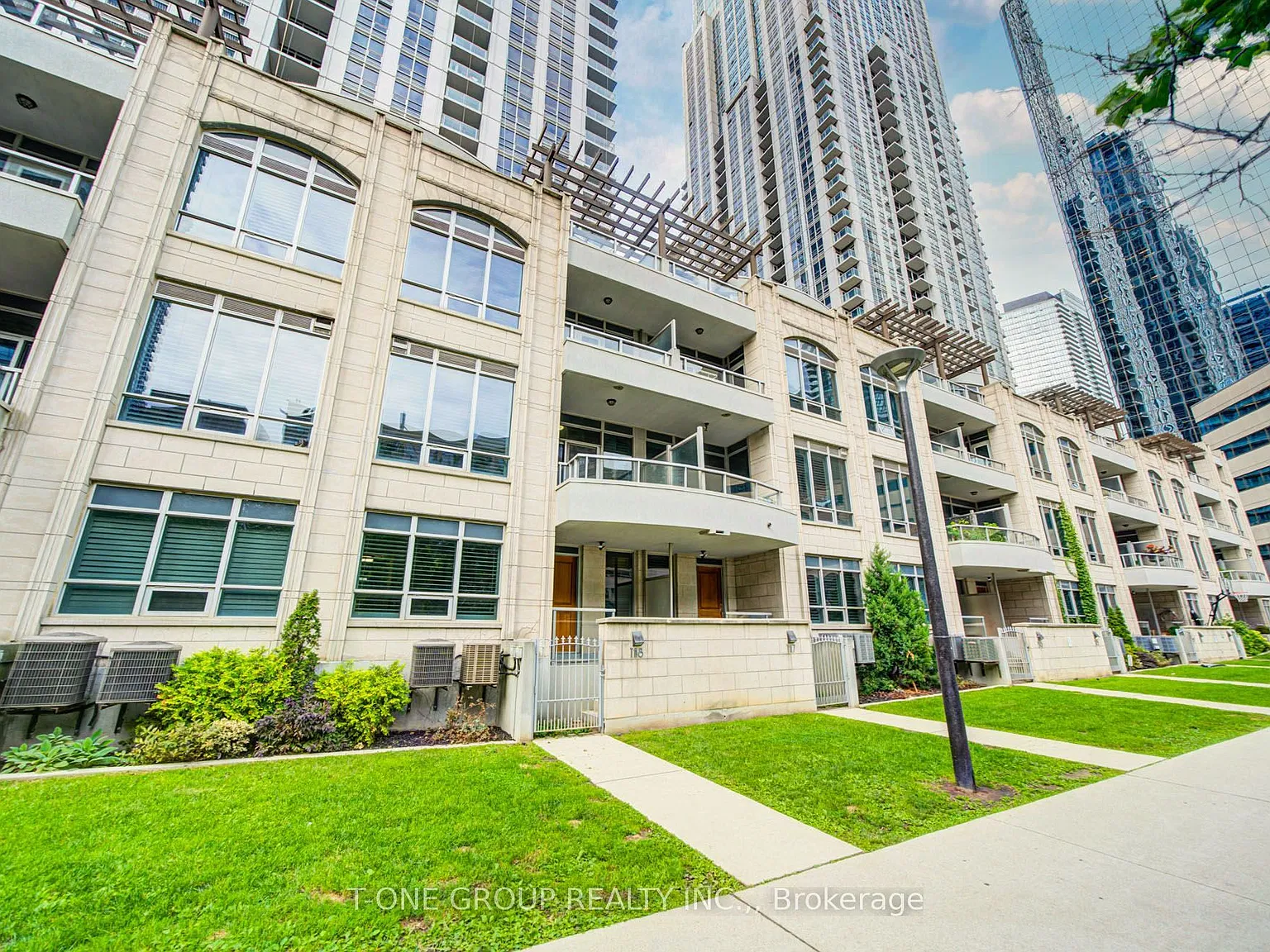 4 bed, $6,300 — Photo 1