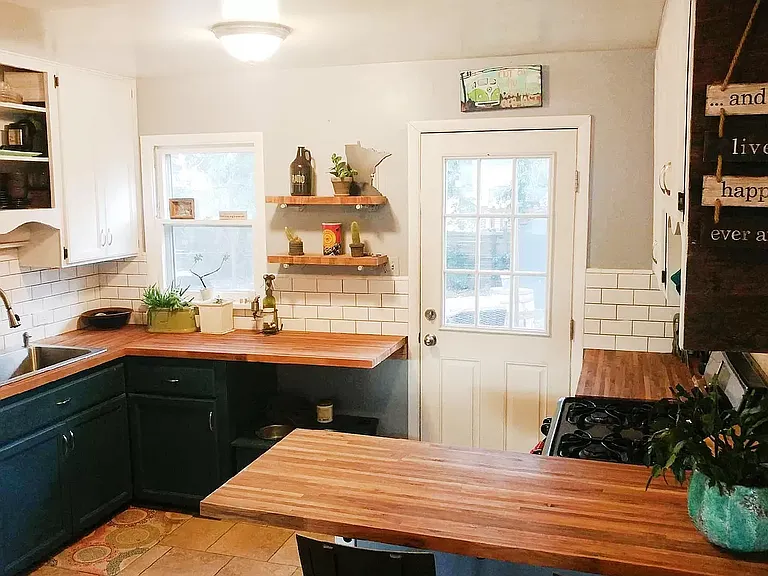 2110 S Hooker Way — Photo 4