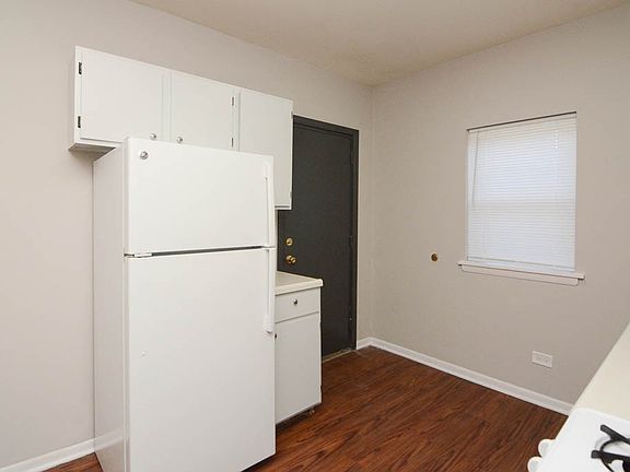 2nd image of 5742 N Winthrop Ave #801