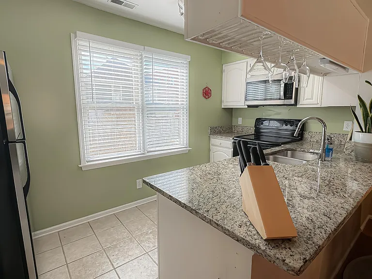 519 W 20th St #302 — Photo 28