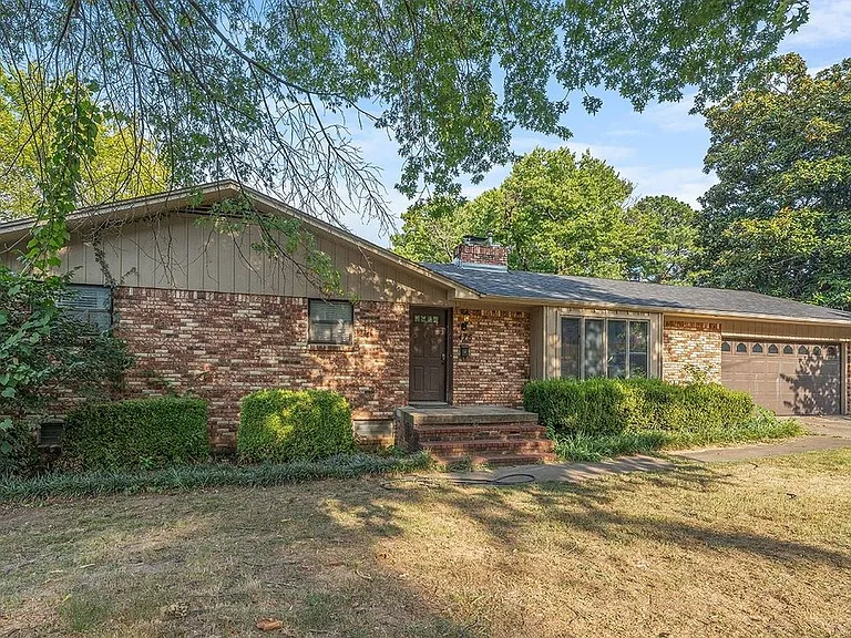 476 N Oliver Ave — Photo 2