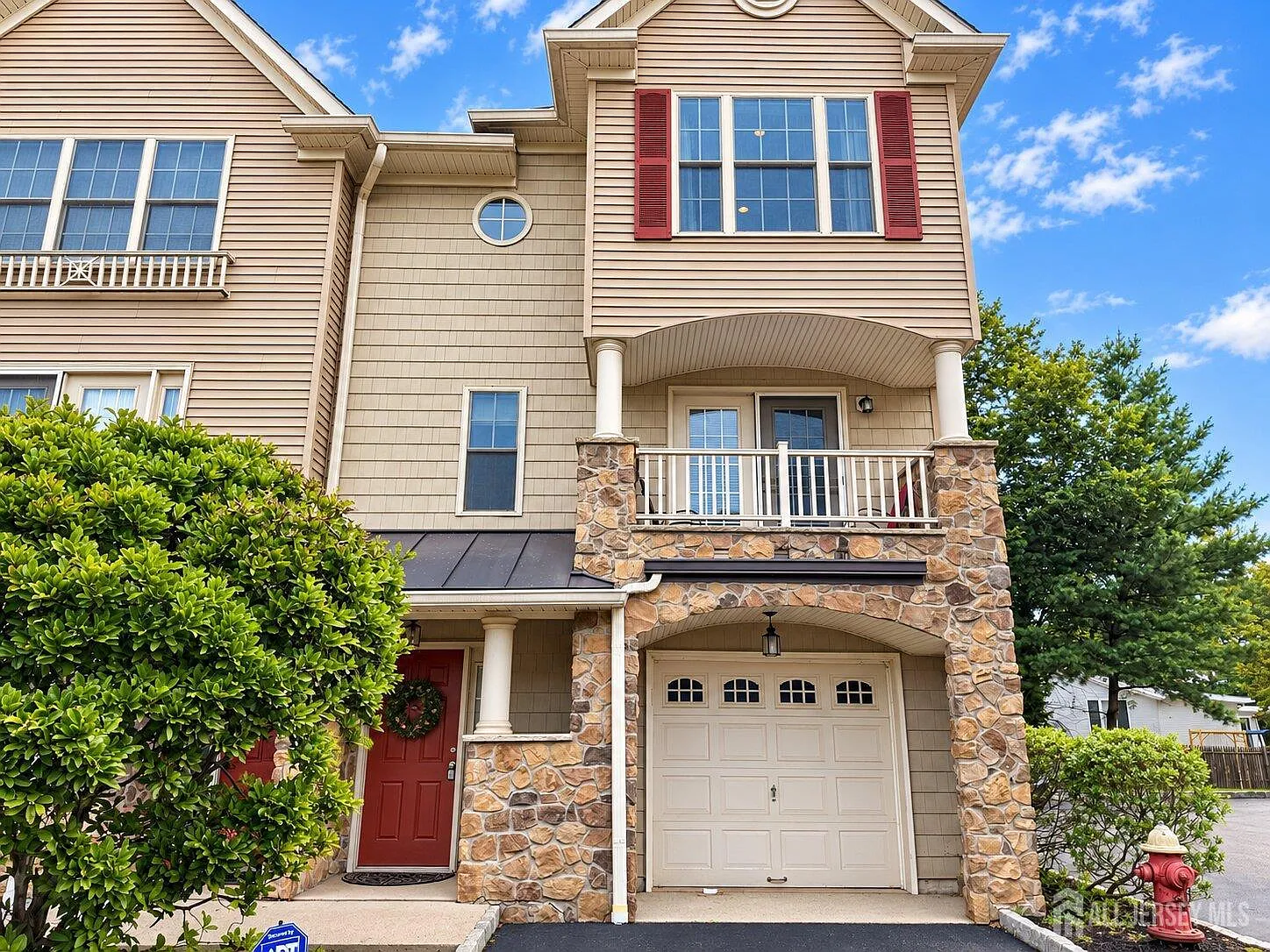 3 bed, 3.5 bath, 2184 sqft, $3,750 — Photo 3